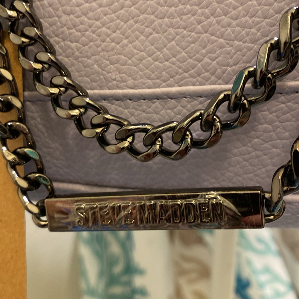 Steve Madden Crossbody Satchel AirPods Pouch and Chain Charm Violet NWT - Picture 3 of 5